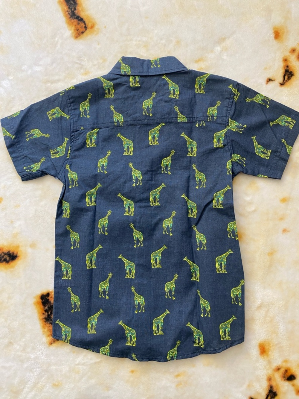 🦒 NWT Sovereign Code Short Sleeve Button Down Giraffe Print Shirt, Boys 7 - Picture 2 of 7